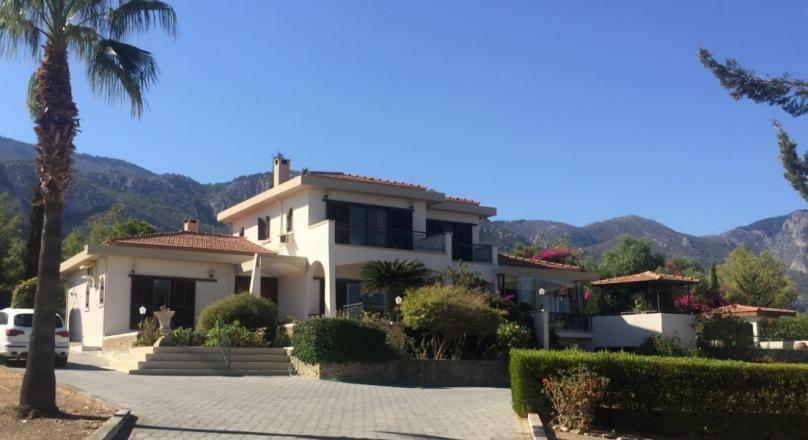 VILLA IN CATALKOY WITH 11 DONUM LAND