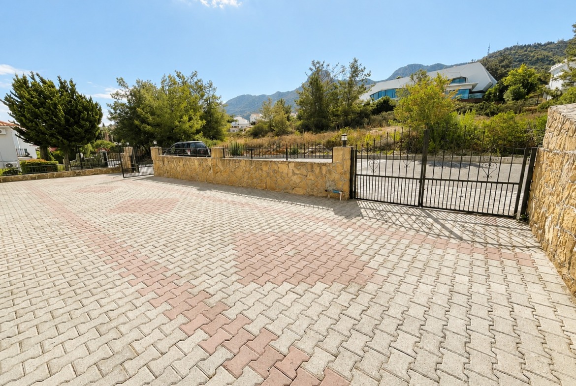 Beautiful 3 Bedroom Villa With A Private Pool Set In 1364 m²