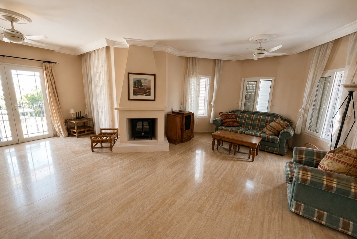 Beautiful 3 Bedroom Villa With A Private Pool Set In 1364 m²
