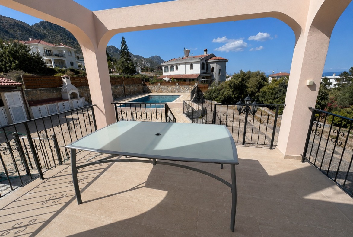 Beautiful 3 Bedroom Villa With A Private Pool Set In 1364 m²