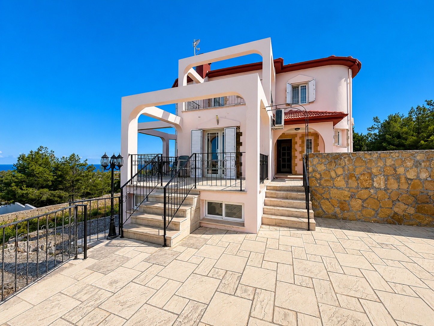Beautiful 3 Bedroom Villa With A Private Pool Set In 1364 m²