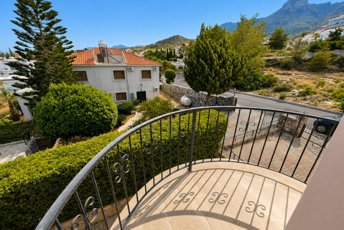 Beautiful 3 Bedroom Villa With A Private Pool Set In 1364 m²