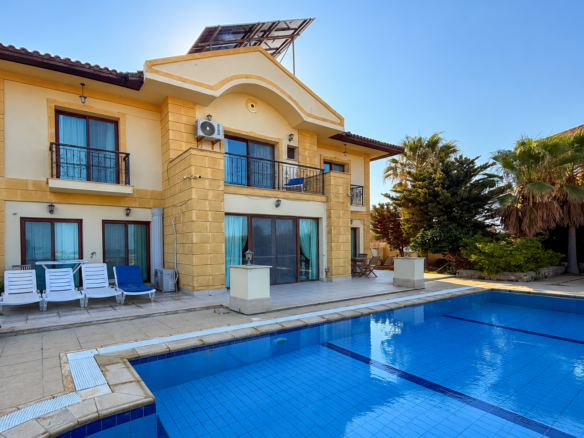 Stunning Seaside Turkish Title 3-Bedroom Villa In Karşıyaka With Panoramic Sea & Mountain Views