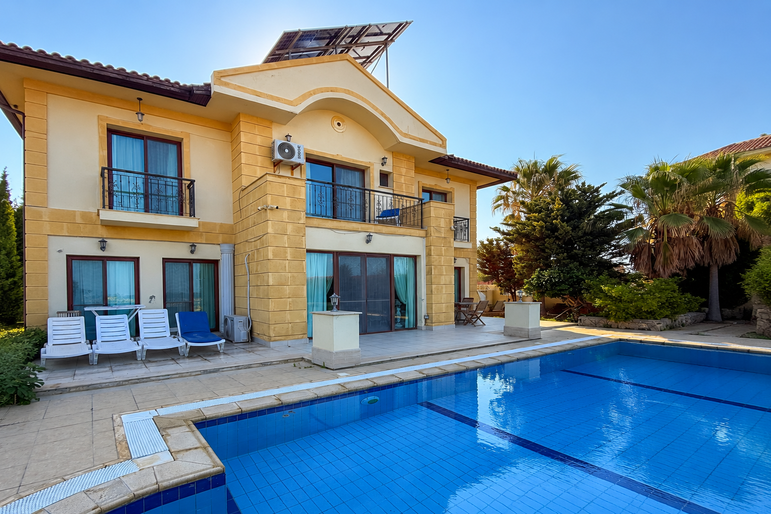 Stunning Seaside Turkish Title 3-Bedroom Villa In Karşıyaka With Panoramic Sea & Mountain Views
