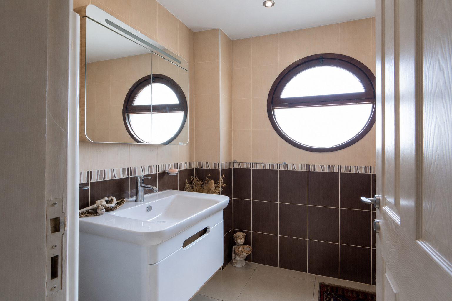 Stunning Seaside Turkish Title 3-Bedroom Villa In Karşıyaka With Panoramic Sea & Mountain Views