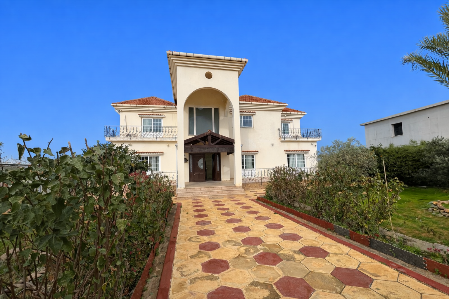 Gorgeous 4-Bedroom Villa On Large 1477 Sqm Turkish Title Plot In Akdeniz