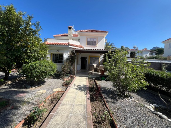 Beautiful 3 Bedroom Villa With Private Pool In The Heart Of Edremit