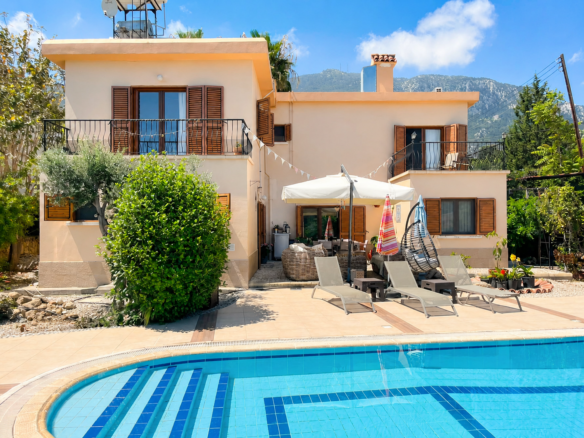 Gorgeous 3/4 Bedroom Villa With A Private Pool Set In 1,5 Donum Of Land