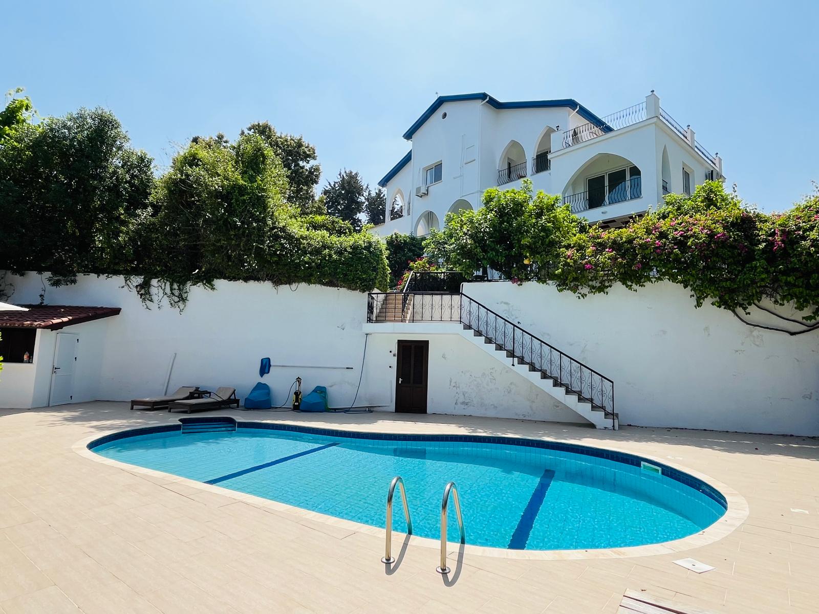 1. main Pre 74 Substantial 4 Bedroom, 4 Bathroom Villa With Heated Swimming Pool