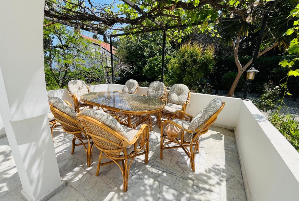 Pre 74 Substantial 4 Bedroom, 4 Bathroom Villa With Heated Swimming Pool