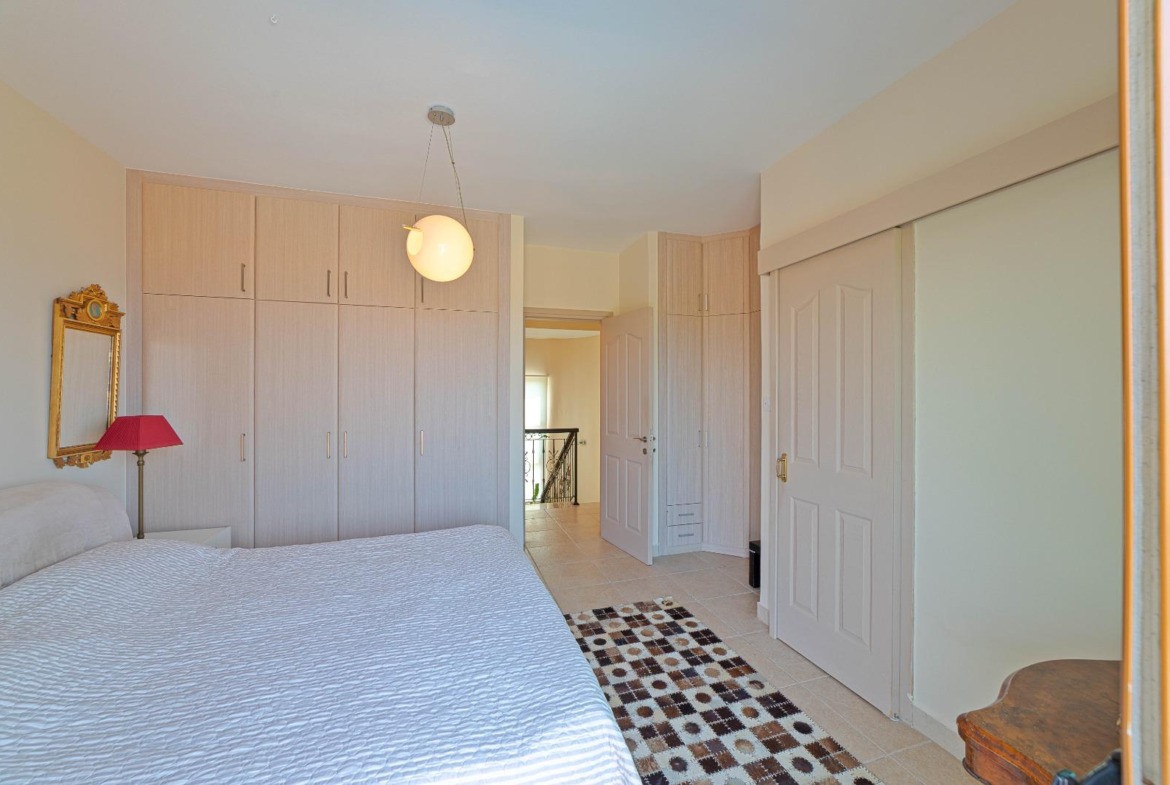 Stunning Seaside Turkish Title 3-Bedroom Villa In Karşıyaka With Panoramic Sea & Mountain Views