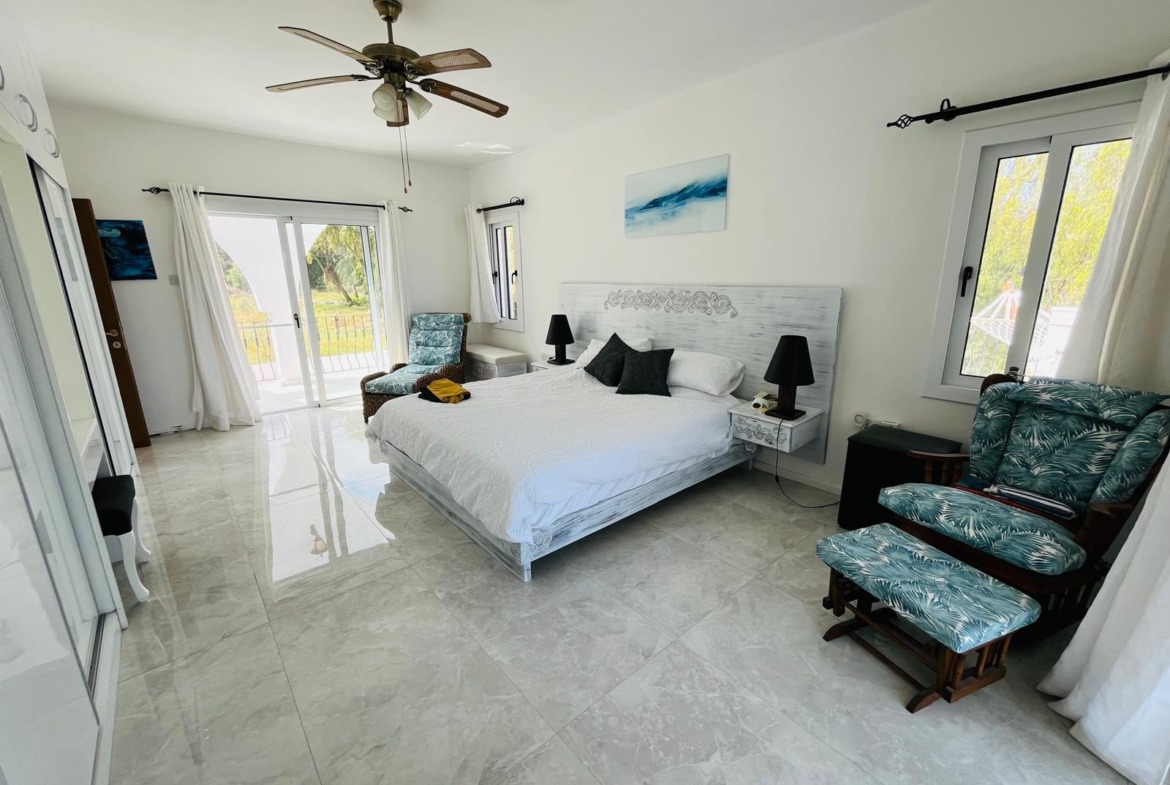 Pre 74 Substantial 4 Bedroom, 4 Bathroom Villa With Heated Swimming Pool