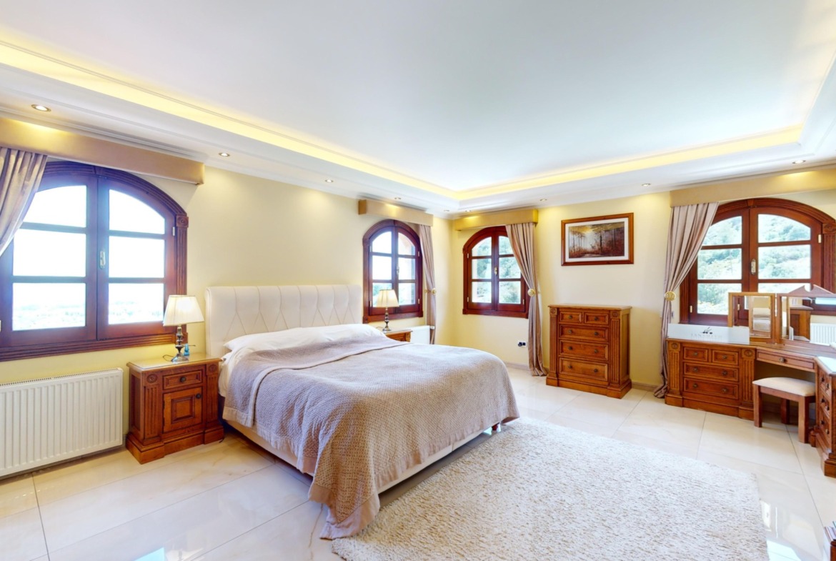 Luxurious 5 Bedroom Villa With Breathtaking Views, Private Pool and Full Solar System Set In 4166 Sqm Of Land