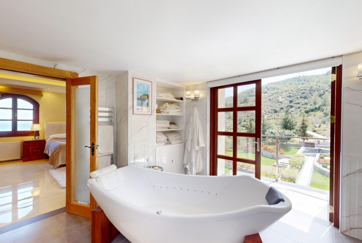 Luxurious 5 Bedroom Villa With Breathtaking Views, Private Pool and Full Solar System Set In 4166 Sqm Of Land