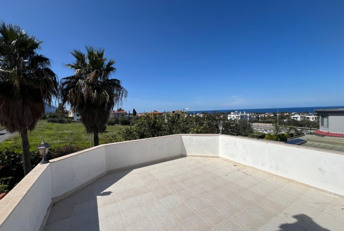 Beautiful 3 Bedroom Villa With Private Pool In The Heart Of Edremit