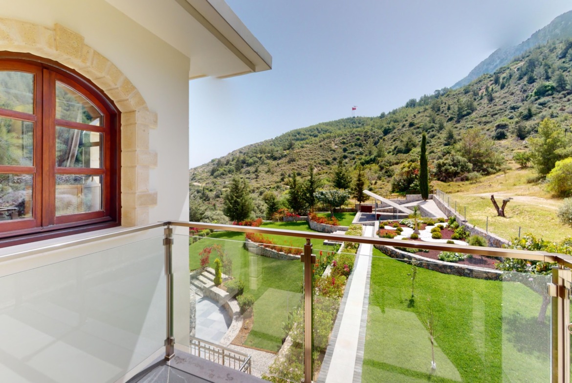 Luxurious 5 Bedroom Villa With Breathtaking Views, Private Pool and Full Solar System Set In 4166 Sqm Of Land