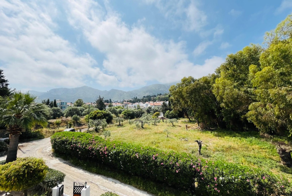 Pre 74 Substantial 4 Bedroom, 4 Bathroom Villa With Heated Swimming Pool