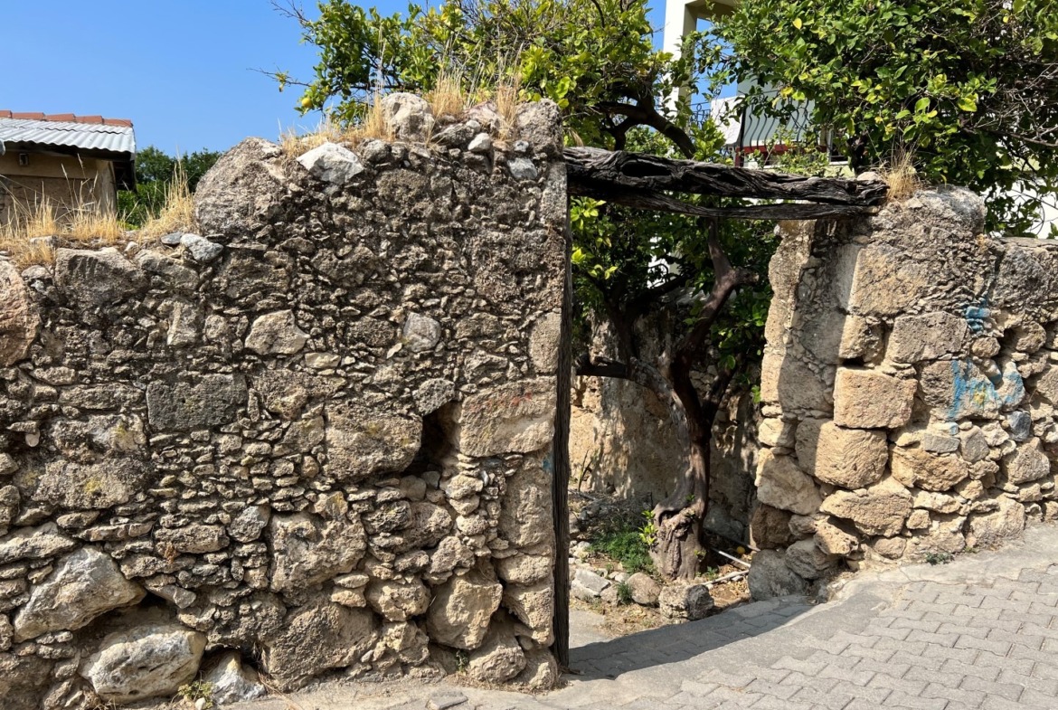 Traditional Stone House With Development Potential In Lapta’s Turkish Quarter