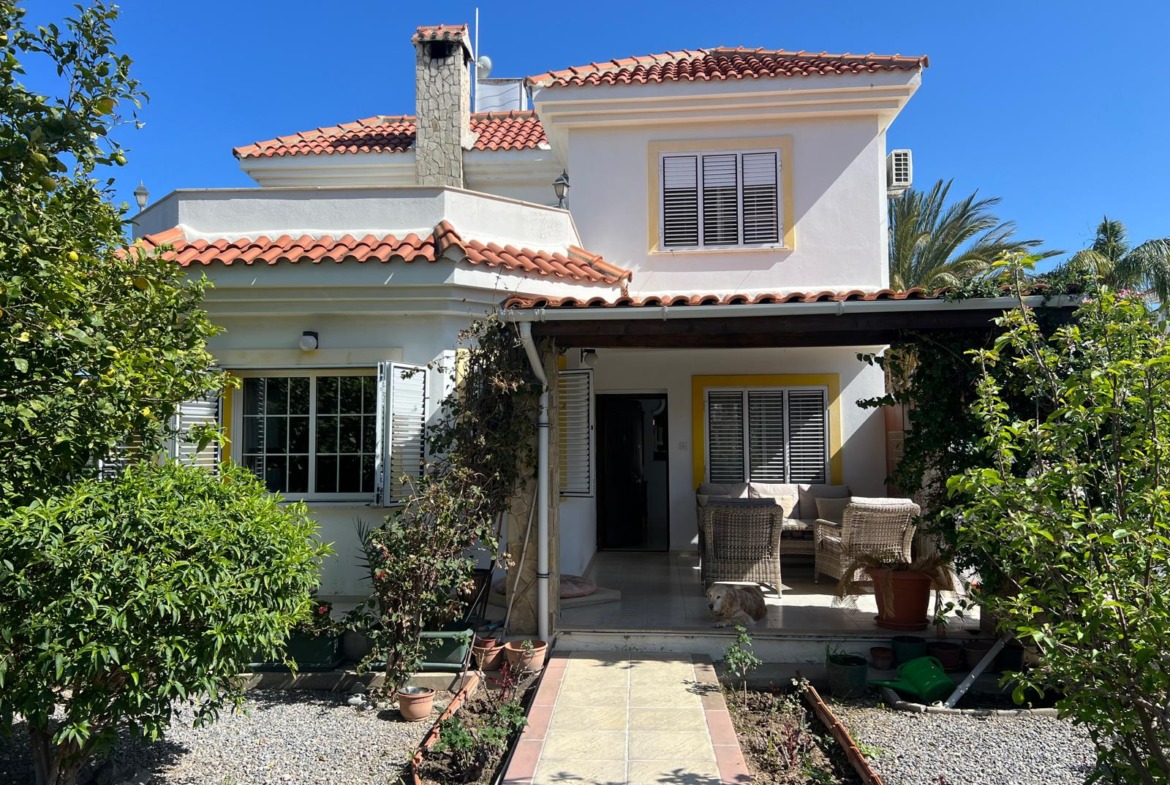 Beautiful 3 Bedroom Villa With Private Pool In The Heart Of Edremit