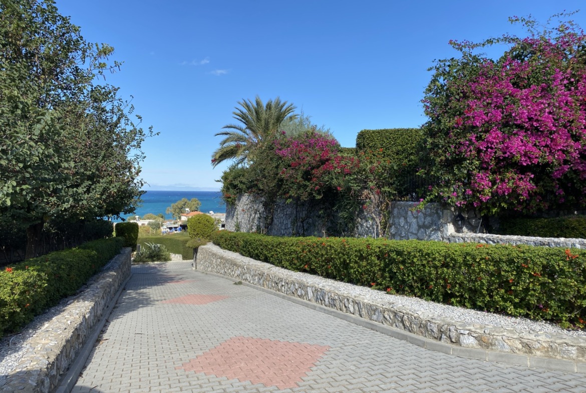 Outstanding Luxury 5 Bedroom Villa, Set Within More Than 5,000 Sqm Of Private Landscaped Grounds