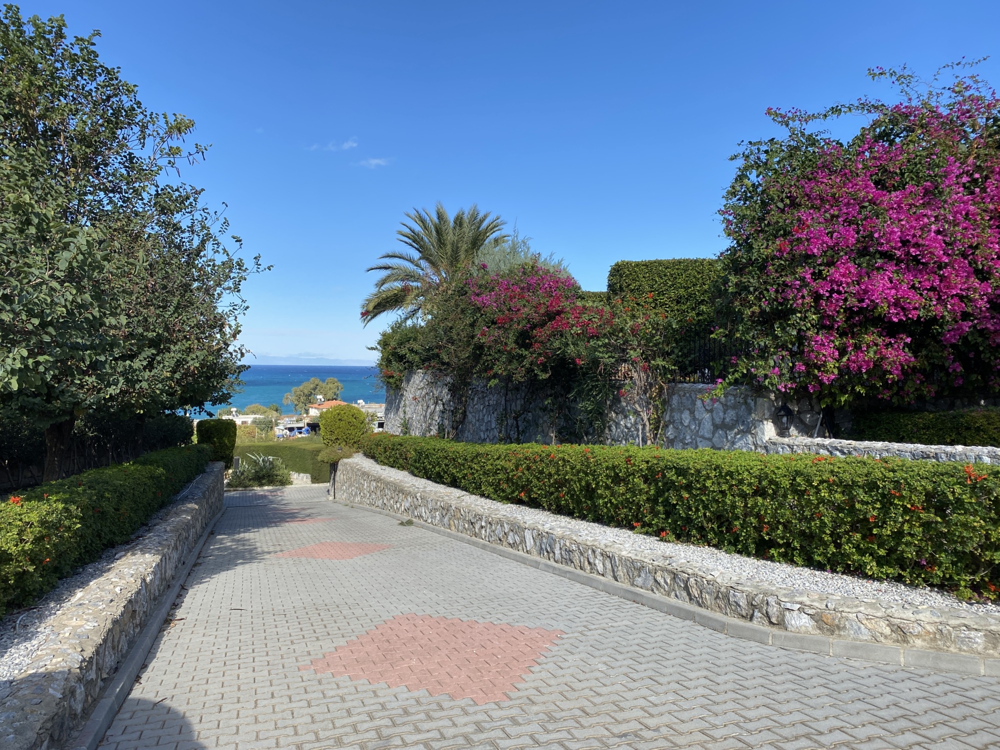 Outstanding Luxury 5 Bedroom Villa, Set Within More Than 5,000 Sqm Of Private Landscaped Grounds