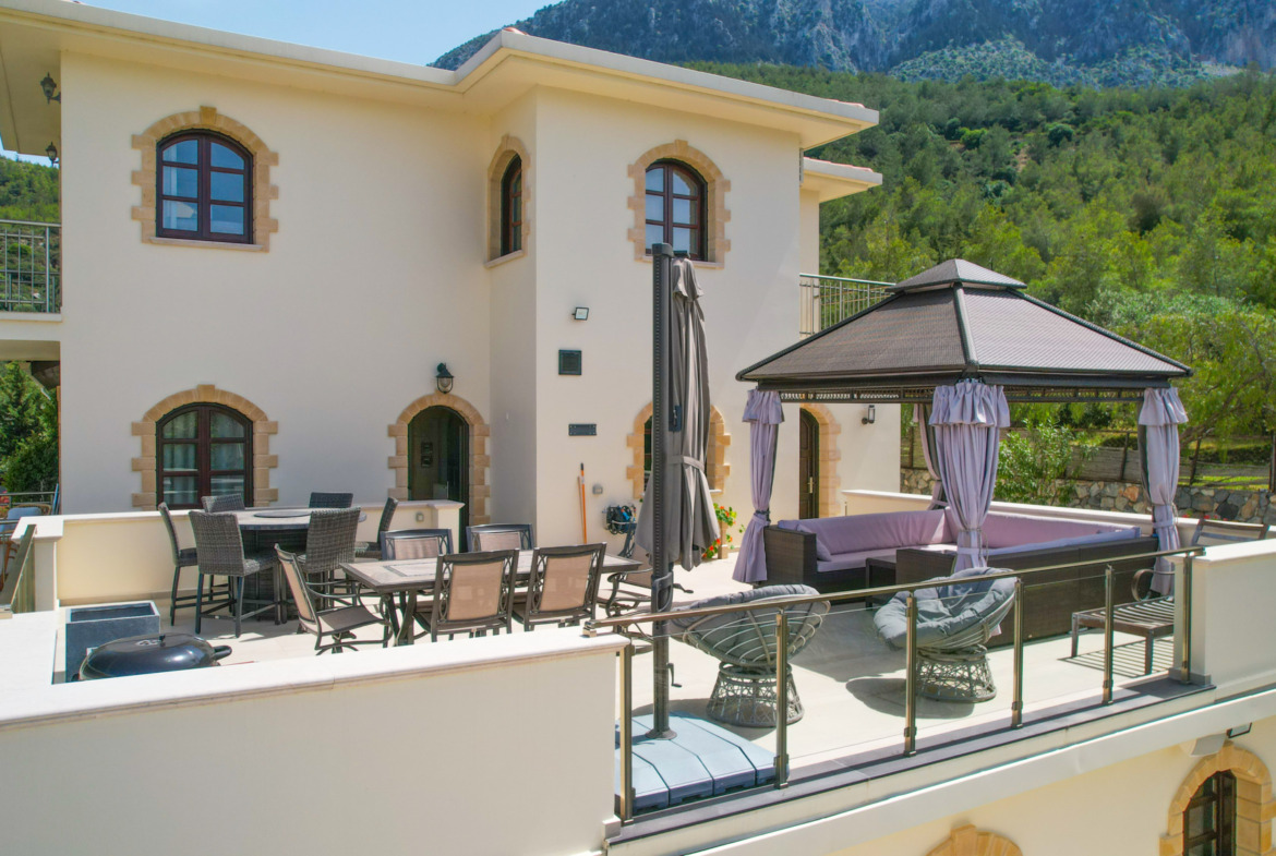 Luxurious 5 Bedroom Villa With Breathtaking Views, Private Pool and Full Solar System Set In 4166 Sqm Of Land