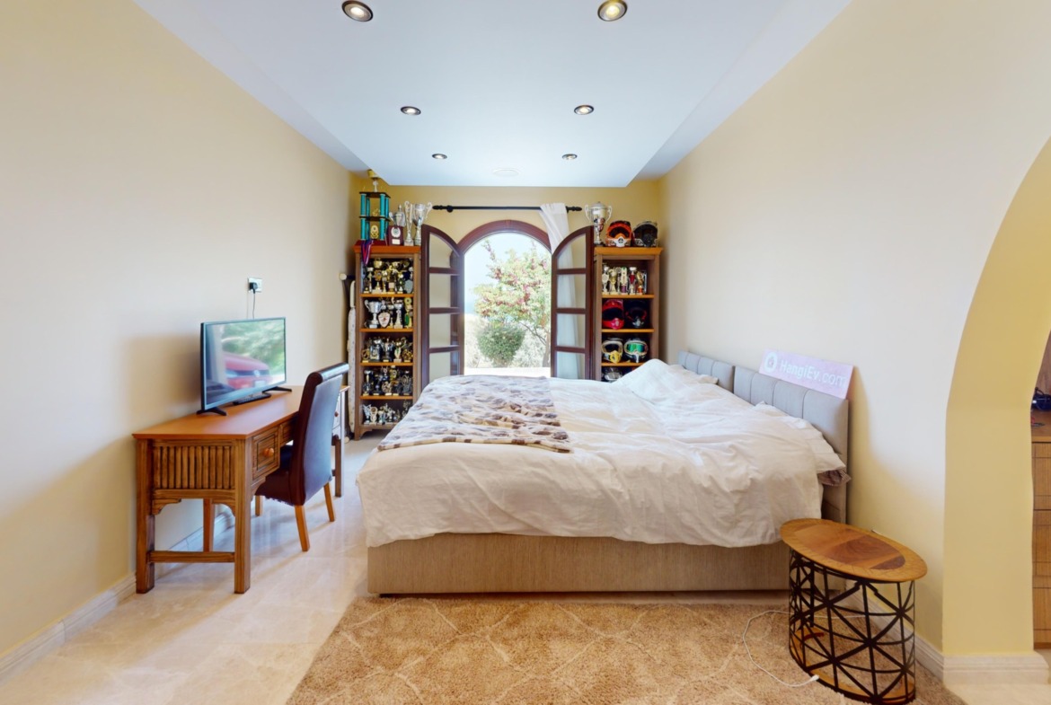 Luxurious 5 Bedroom Villa With Breathtaking Views, Private Pool and Full Solar System Set In 4166 Sqm Of Land