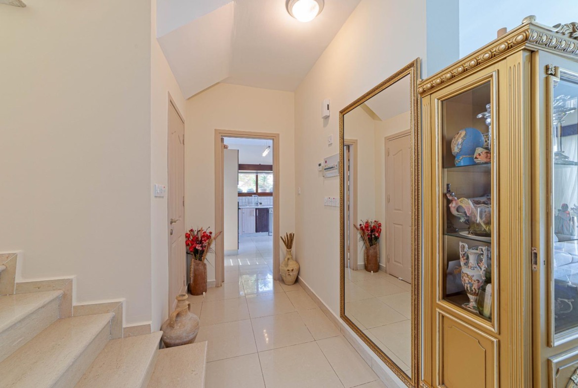 Stunning Seaside Turkish Title 3-Bedroom Villa In Karşıyaka With Panoramic Sea & Mountain Views