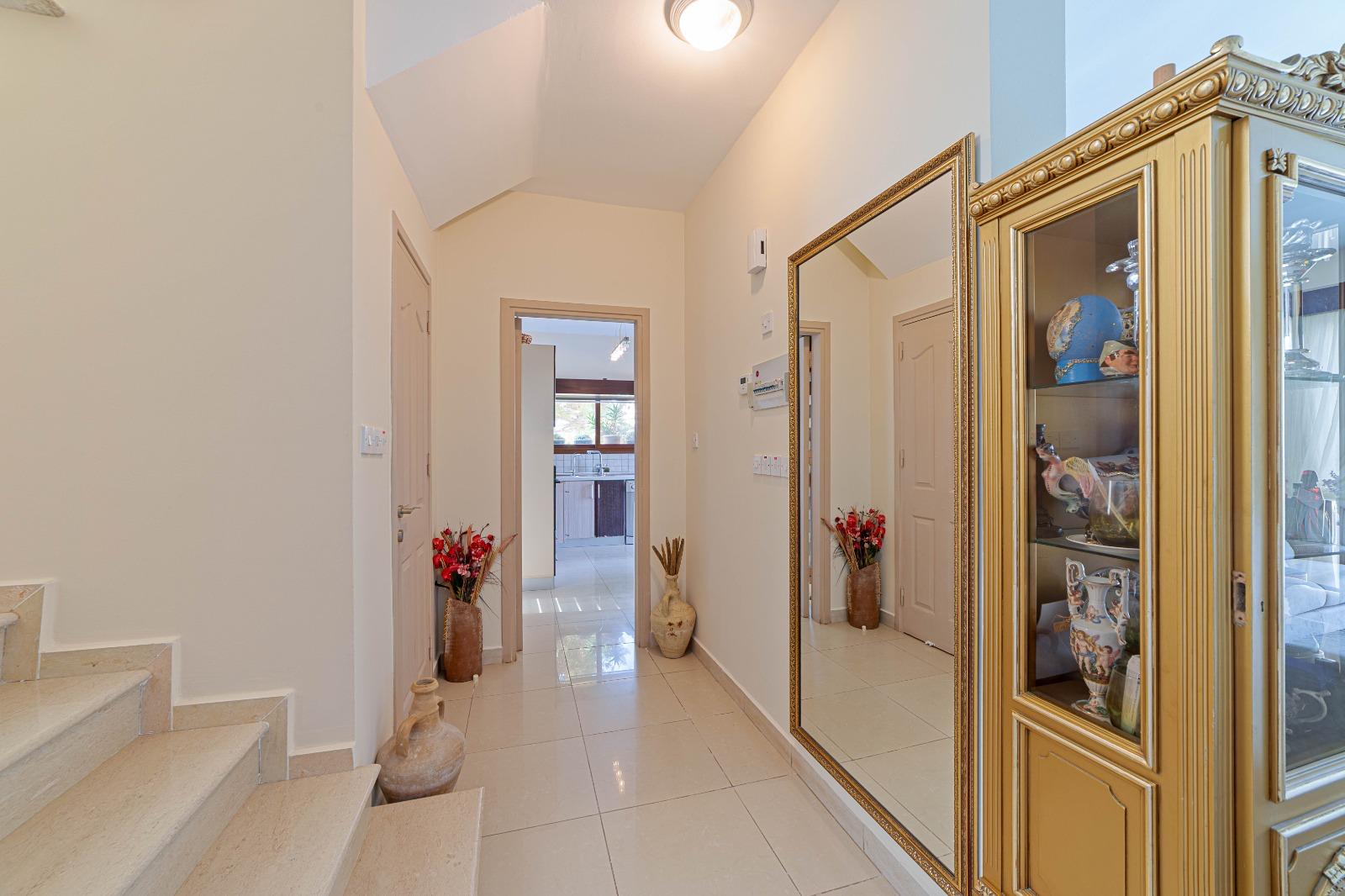 Stunning Seaside Turkish Title 3-Bedroom Villa In Karşıyaka With Panoramic Sea & Mountain Views