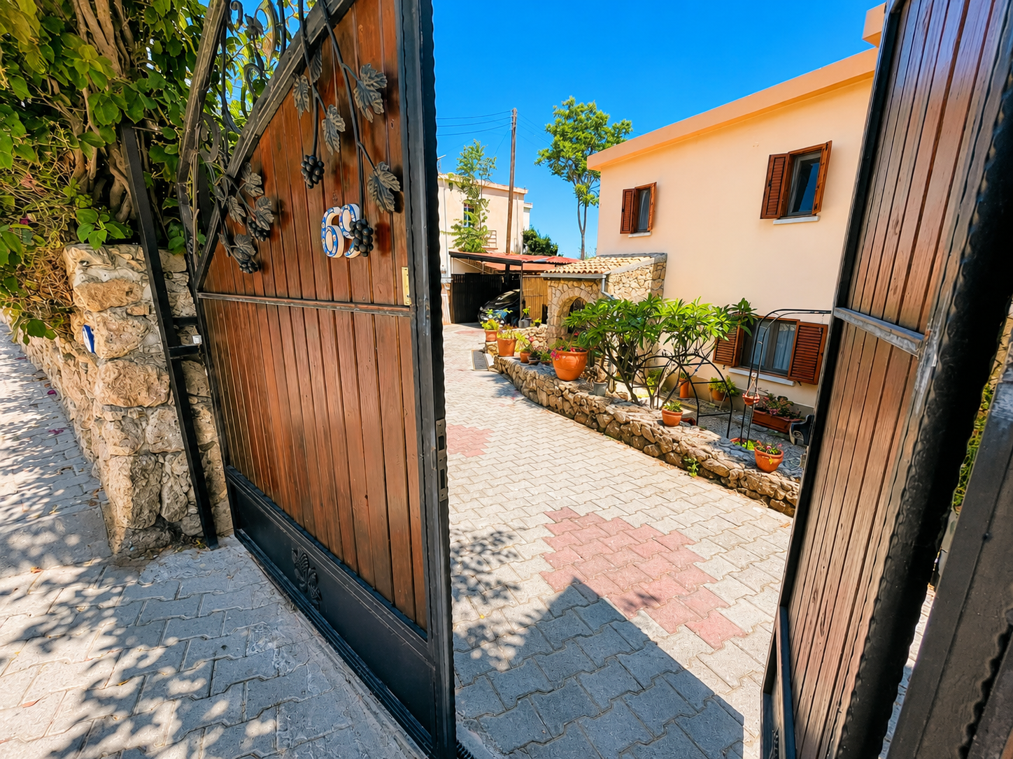 Gorgeous 3/4 Bedroom Villa With A Private Pool Set In 1,5 Donum Of Land