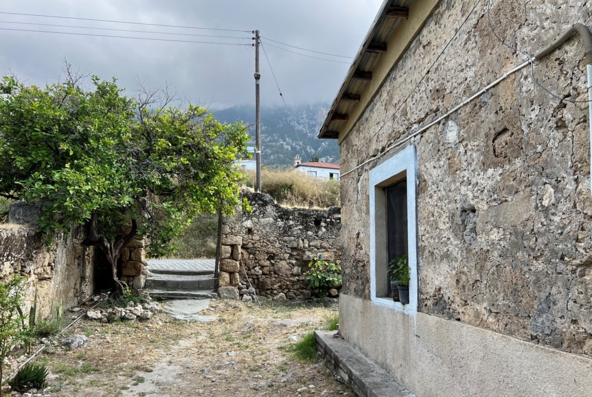 Traditional Stone House With Development Potential In Lapta’s Turkish Quarter