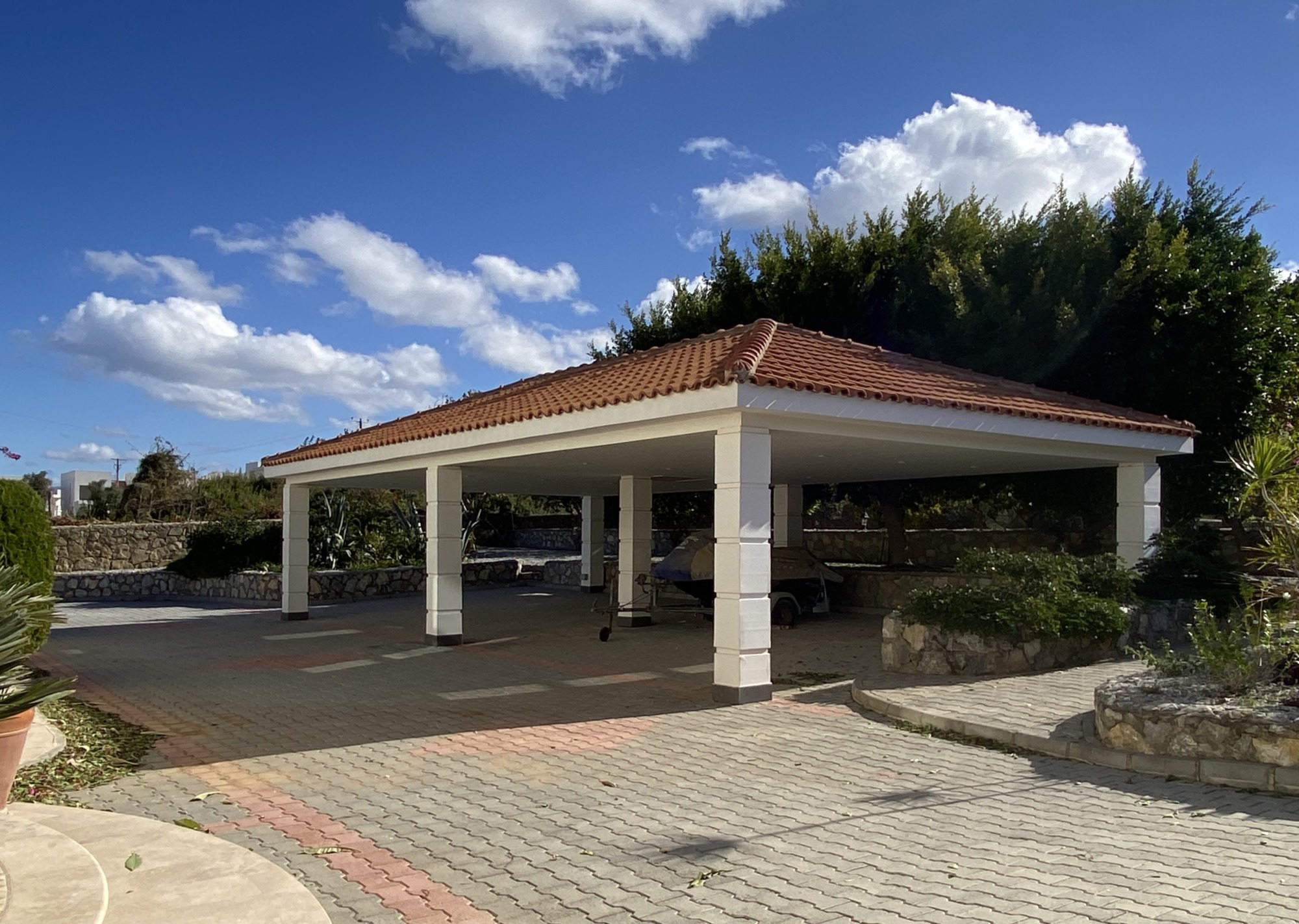 Outstanding Luxury 5 Bedroom Villa, Set Within More Than 5,000 Sqm Of Private Landscaped Grounds