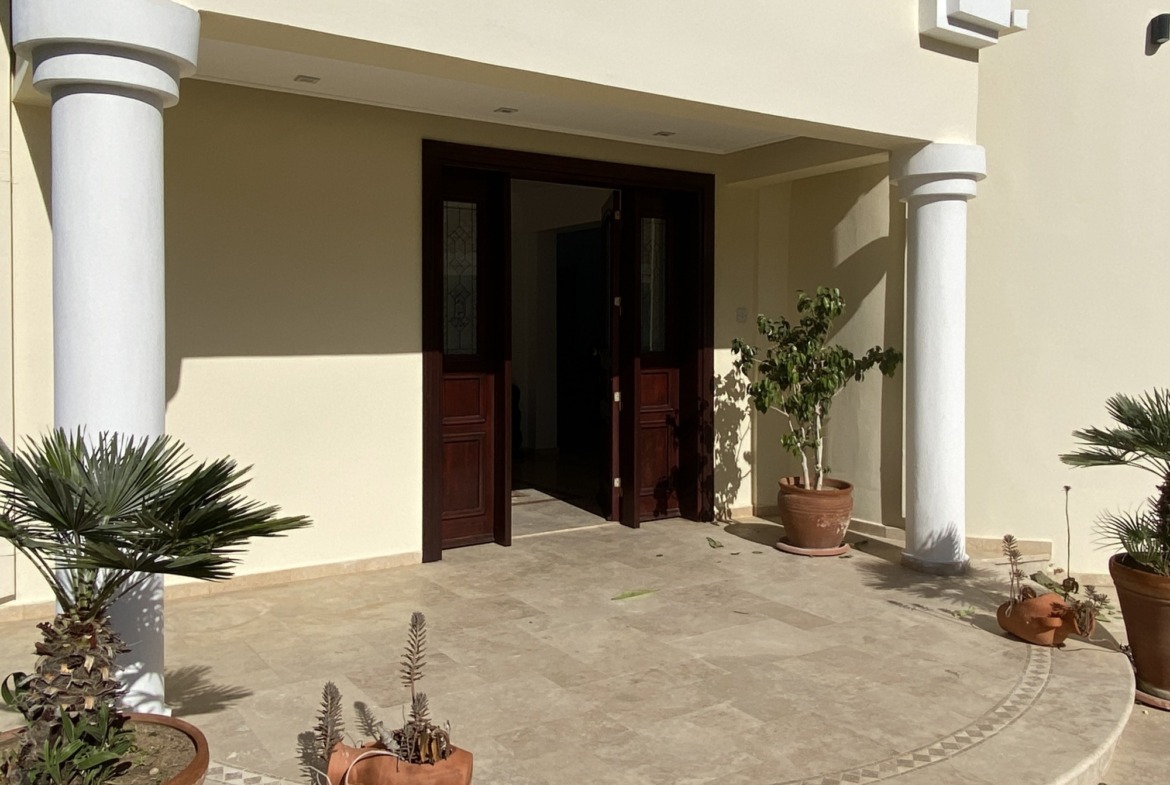 Outstanding Luxury 5 Bedroom Villa, Set Within More Than 5,000 Sqm Of Private Landscaped Grounds