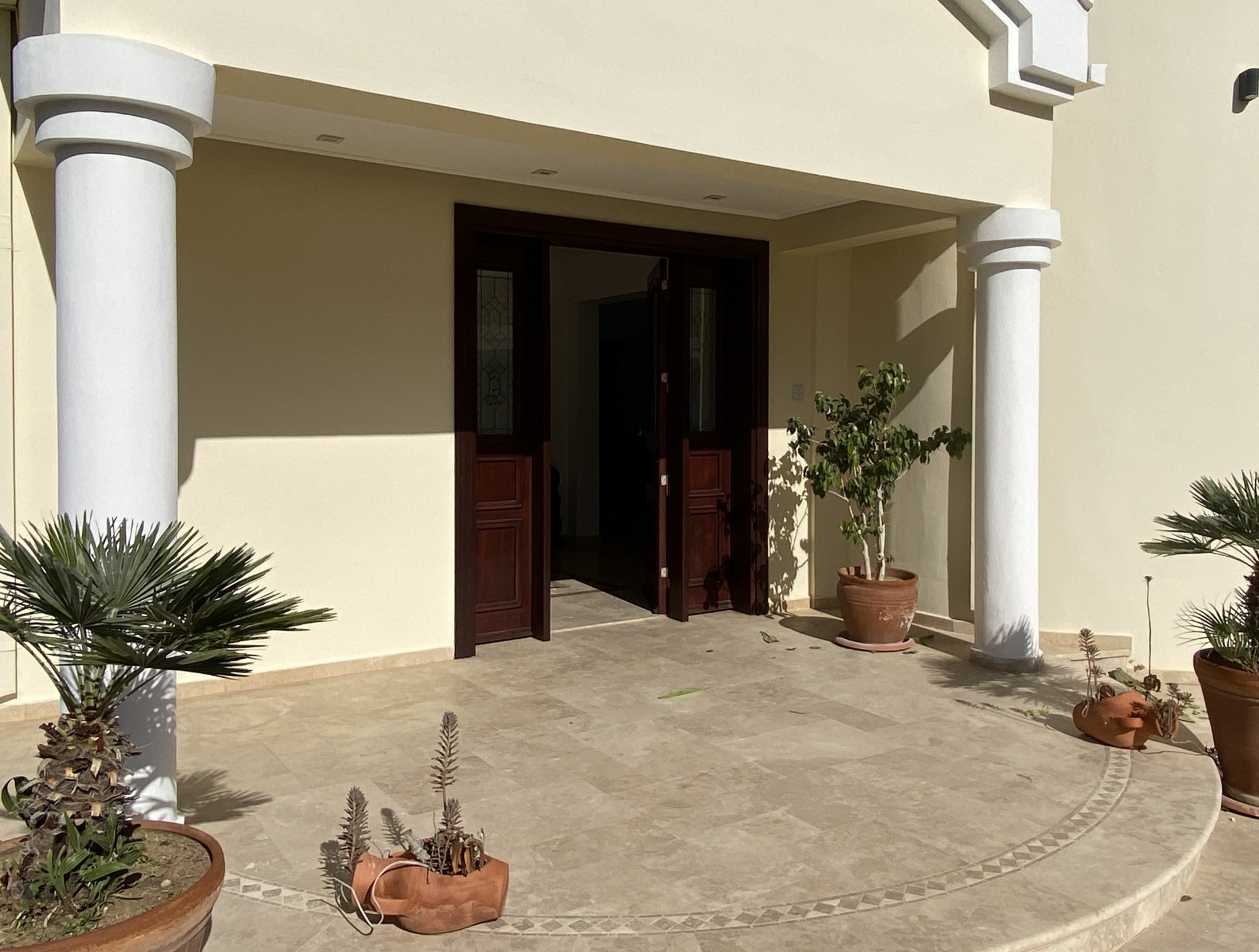 Outstanding Luxury 5 Bedroom Villa, Set Within More Than 5,000 Sqm Of Private Landscaped Grounds