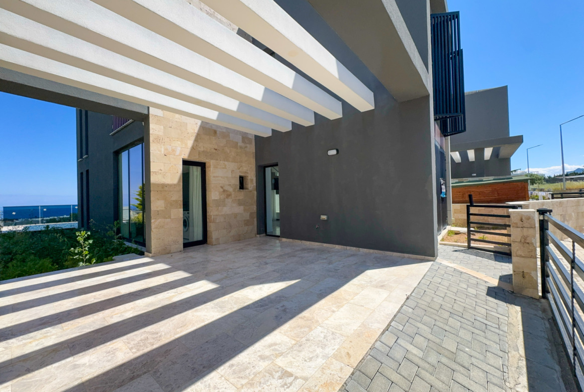 Modern 4 Bedroom Furnished Villa With Private Pool & Mediterranean Views In Alsancak