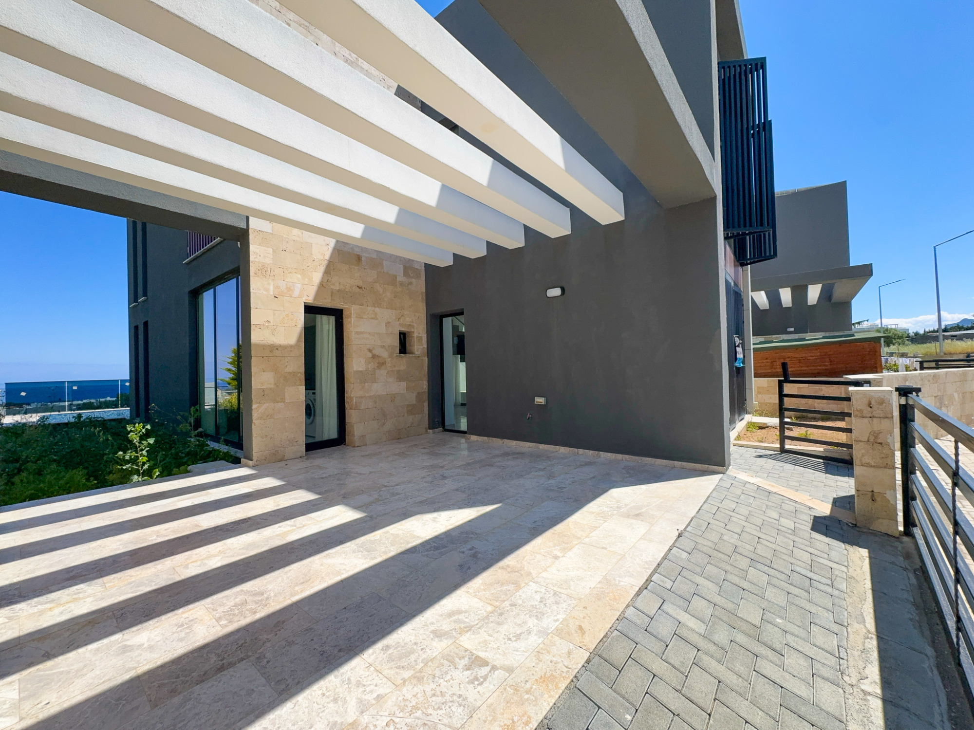 Modern 4 Bedroom Furnished Villa With Private Pool & Mediterranean Views In Alsancak
