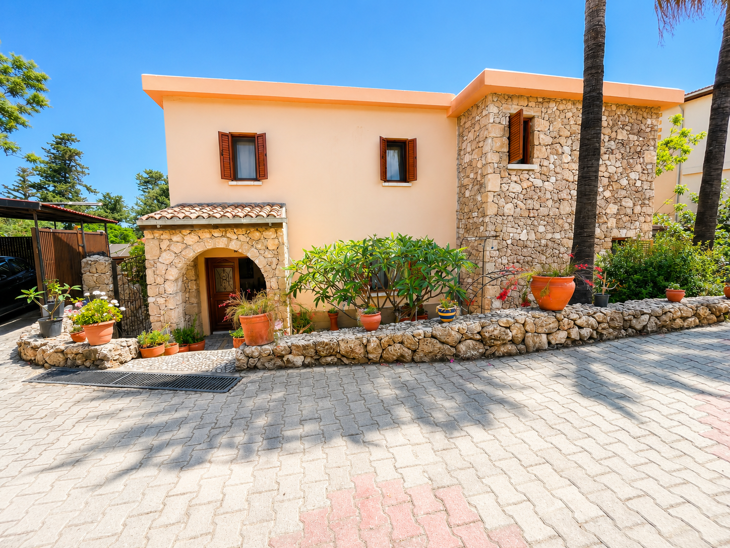 Gorgeous 3/4 Bedroom Villa With A Private Pool Set In 1,5 Donum Of Land