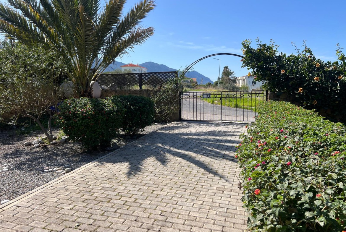 Beautiful 3 Bedroom Villa With Private Pool In The Heart Of Edremit