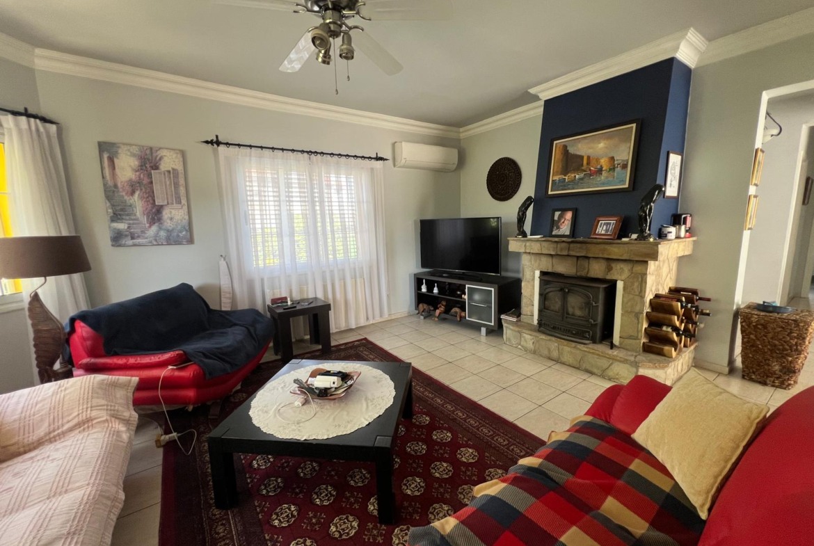 Beautiful 3 Bedroom Villa With Private Pool In The Heart Of Edremit