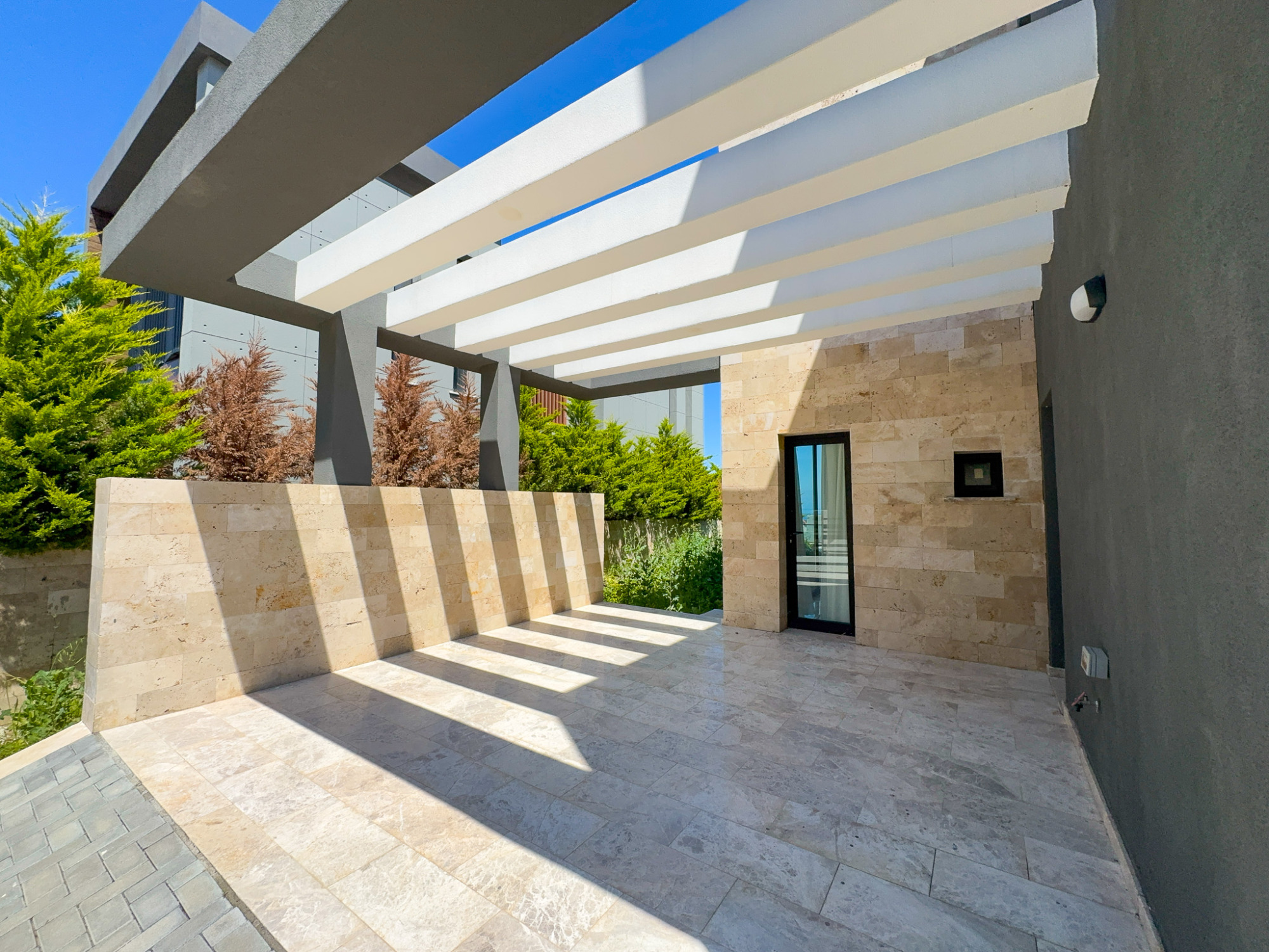 Modern 4 Bedroom Furnished Villa With Private Pool & Mediterranean Views In Alsancak
