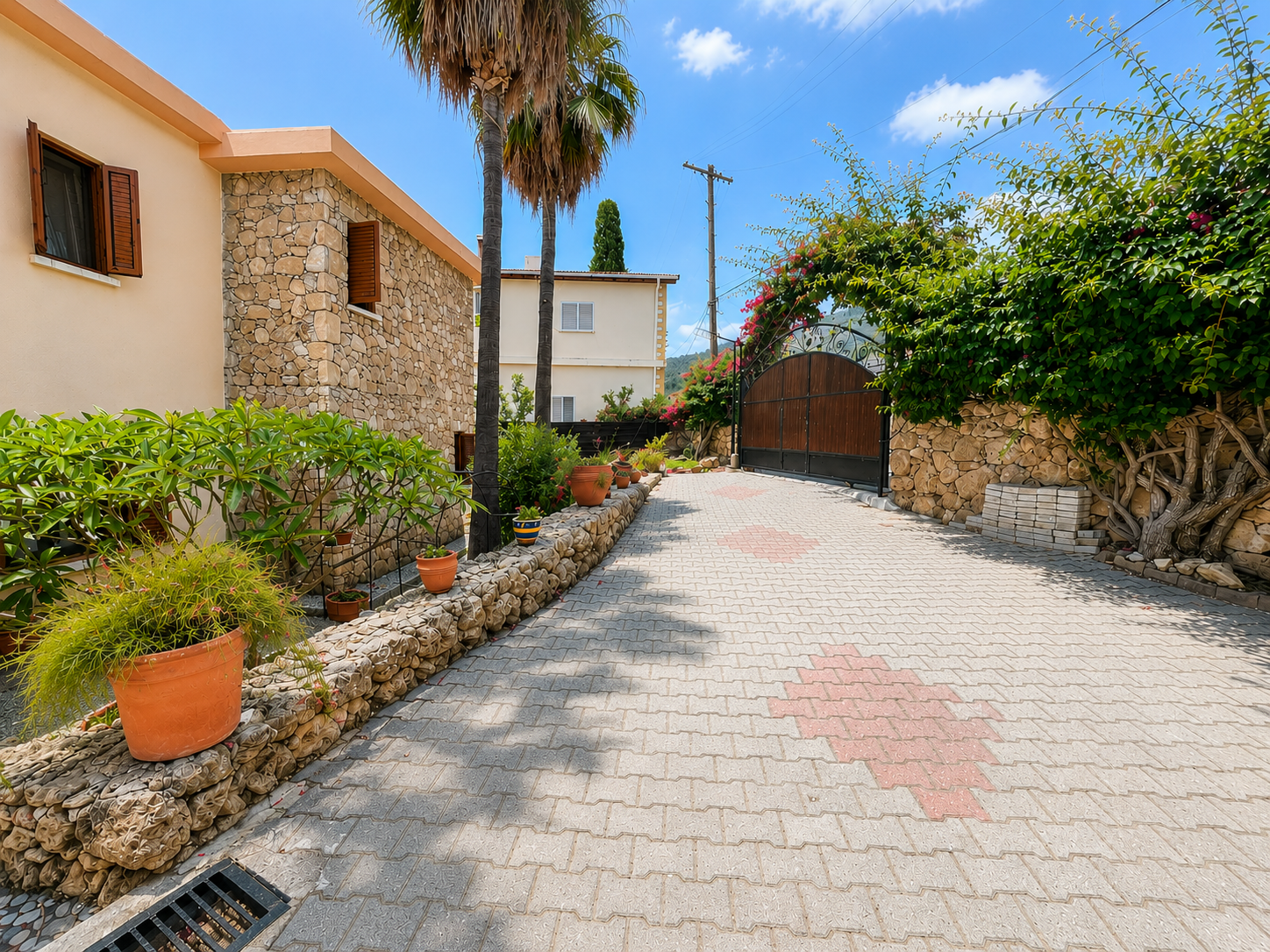 Gorgeous 3/4 Bedroom Villa With A Private Pool Set In 1,5 Donum Of Land