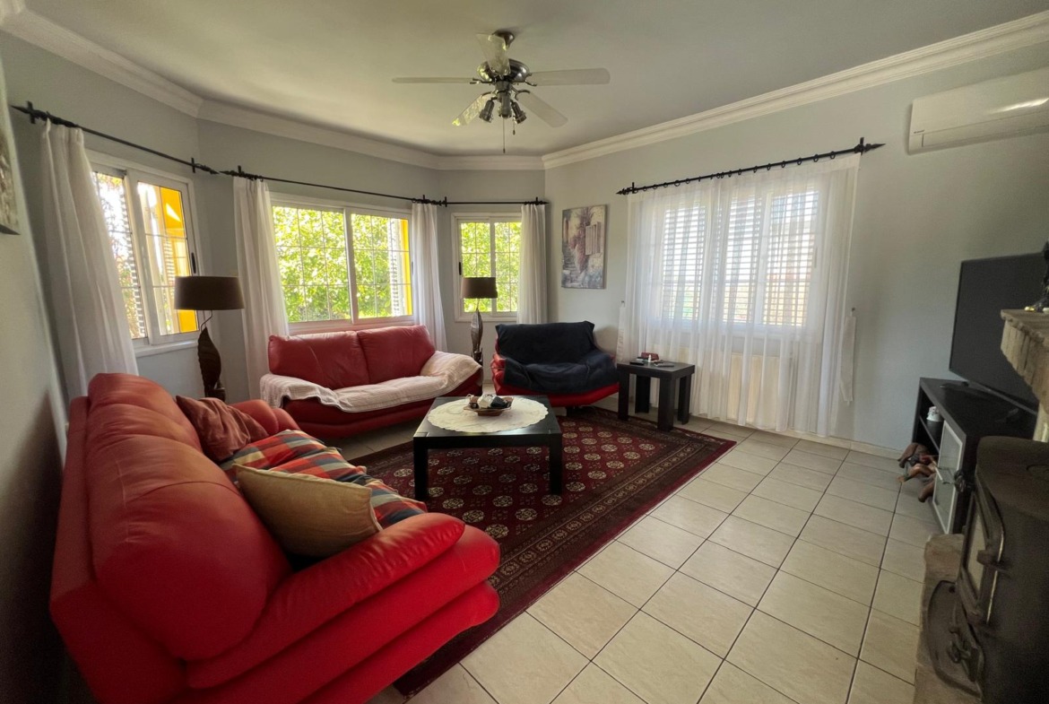 Beautiful 3 Bedroom Villa With Private Pool In The Heart Of Edremit