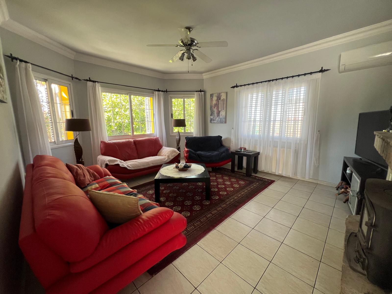Beautiful 3 Bedroom Villa With Private Pool In The Heart Of Edremit