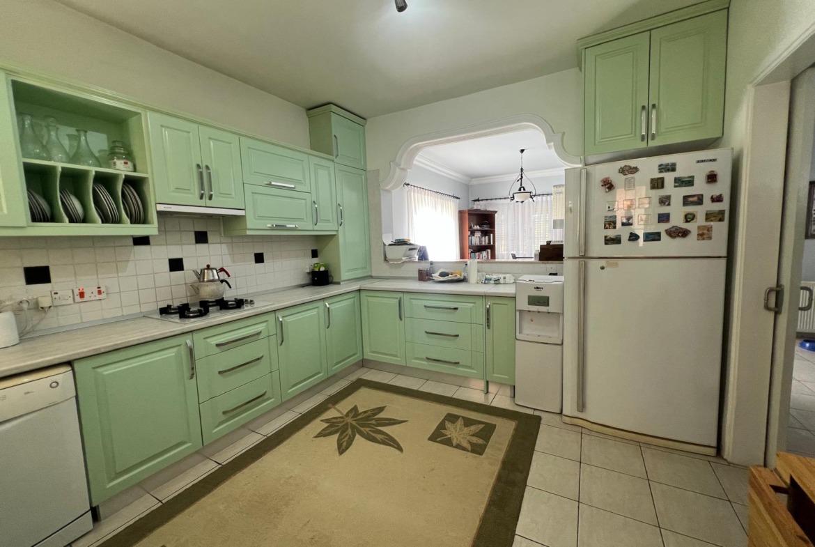 Beautiful 3 Bedroom Villa With Private Pool In The Heart Of Edremit
