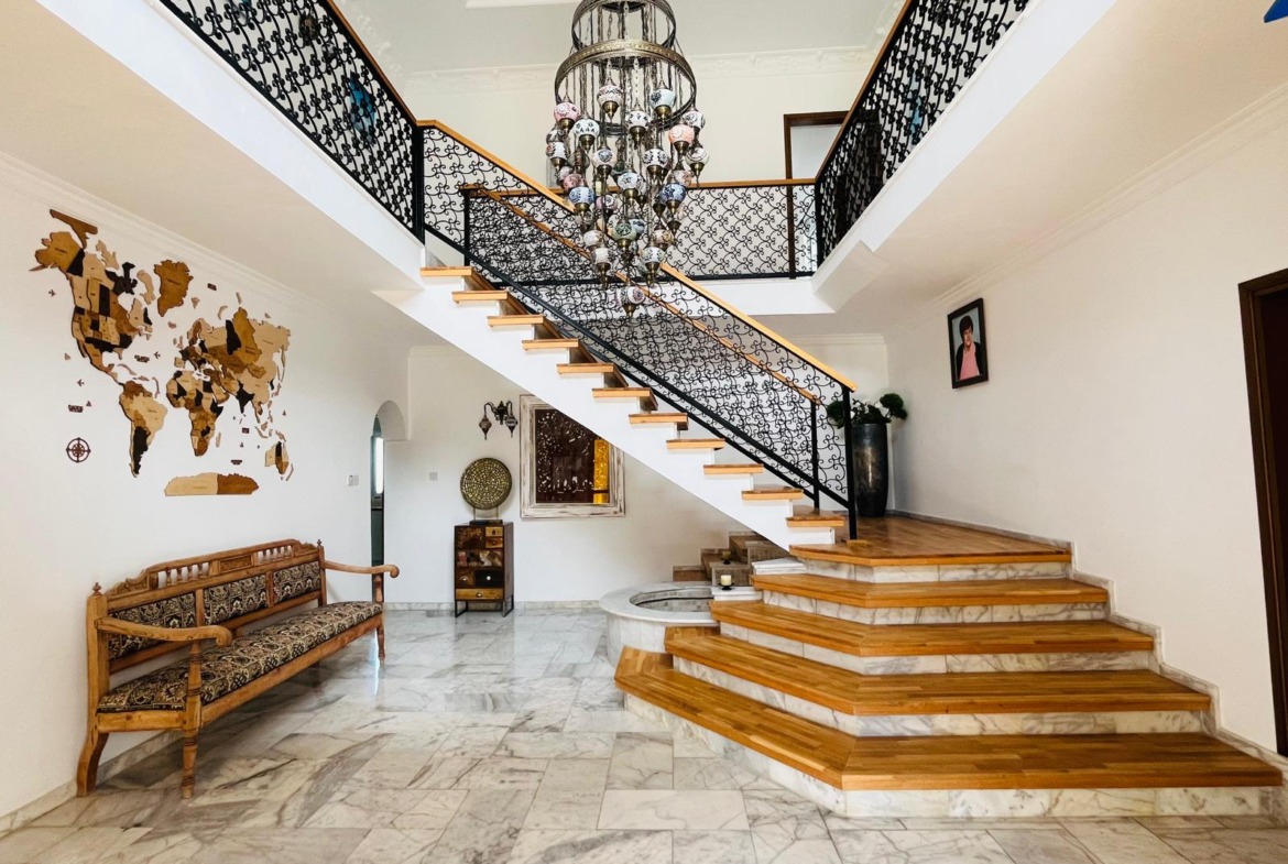 Pre 74 Substantial 4 Bedroom, 4 Bathroom Villa With Heated Swimming Pool