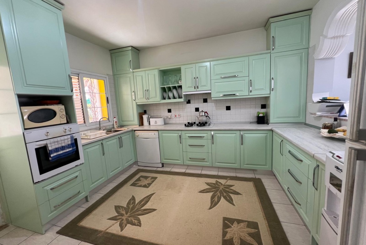 Beautiful 3 Bedroom Villa With Private Pool In The Heart Of Edremit