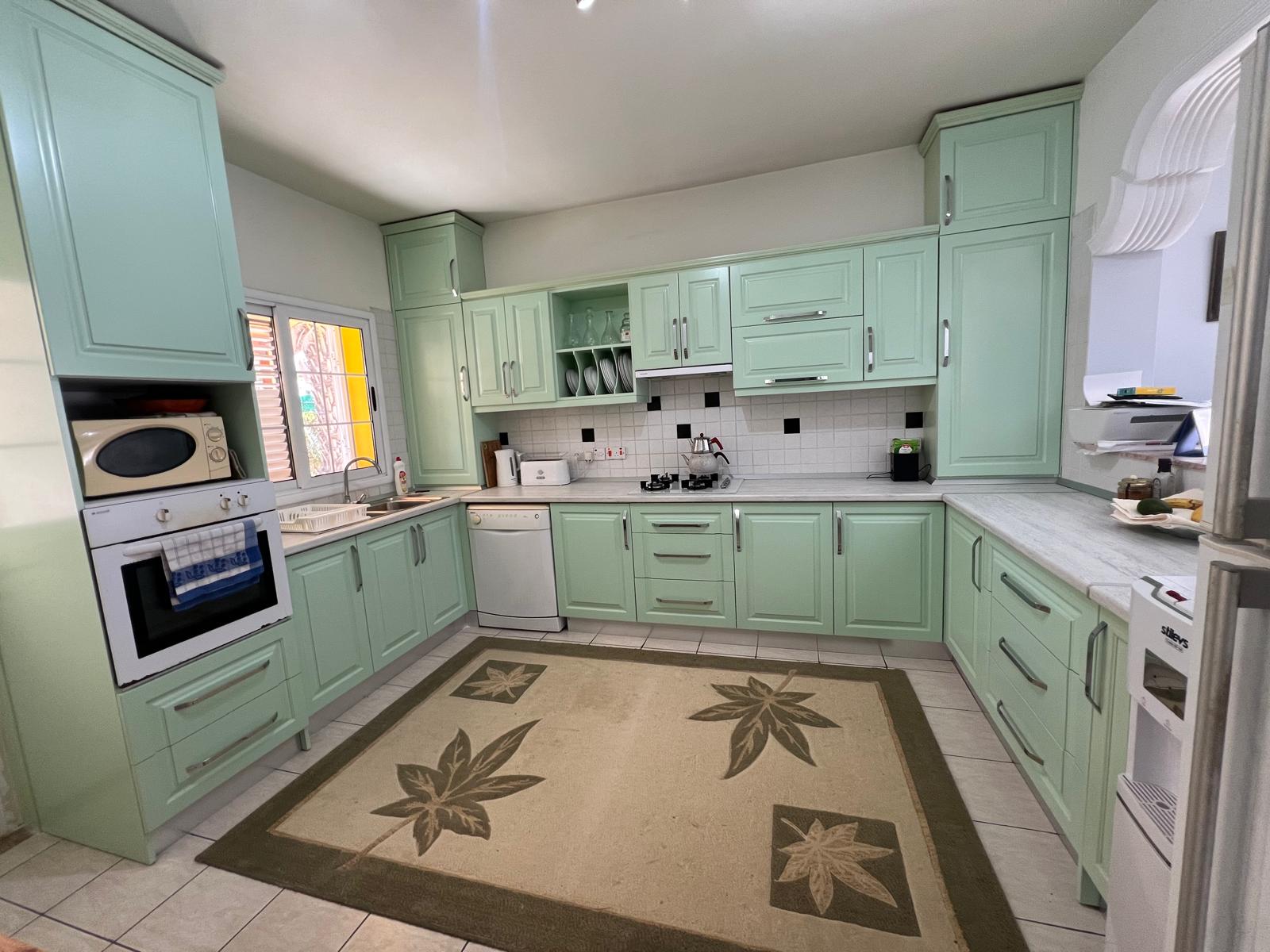 Beautiful 3 Bedroom Villa With Private Pool In The Heart Of Edremit